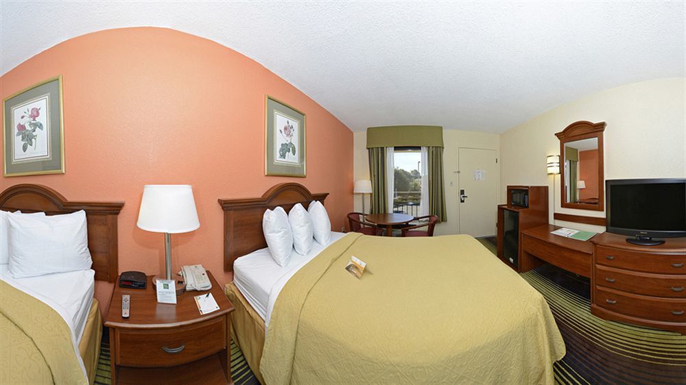 Quality Inn University Winston-Salem Zewnętrze zdjęcie