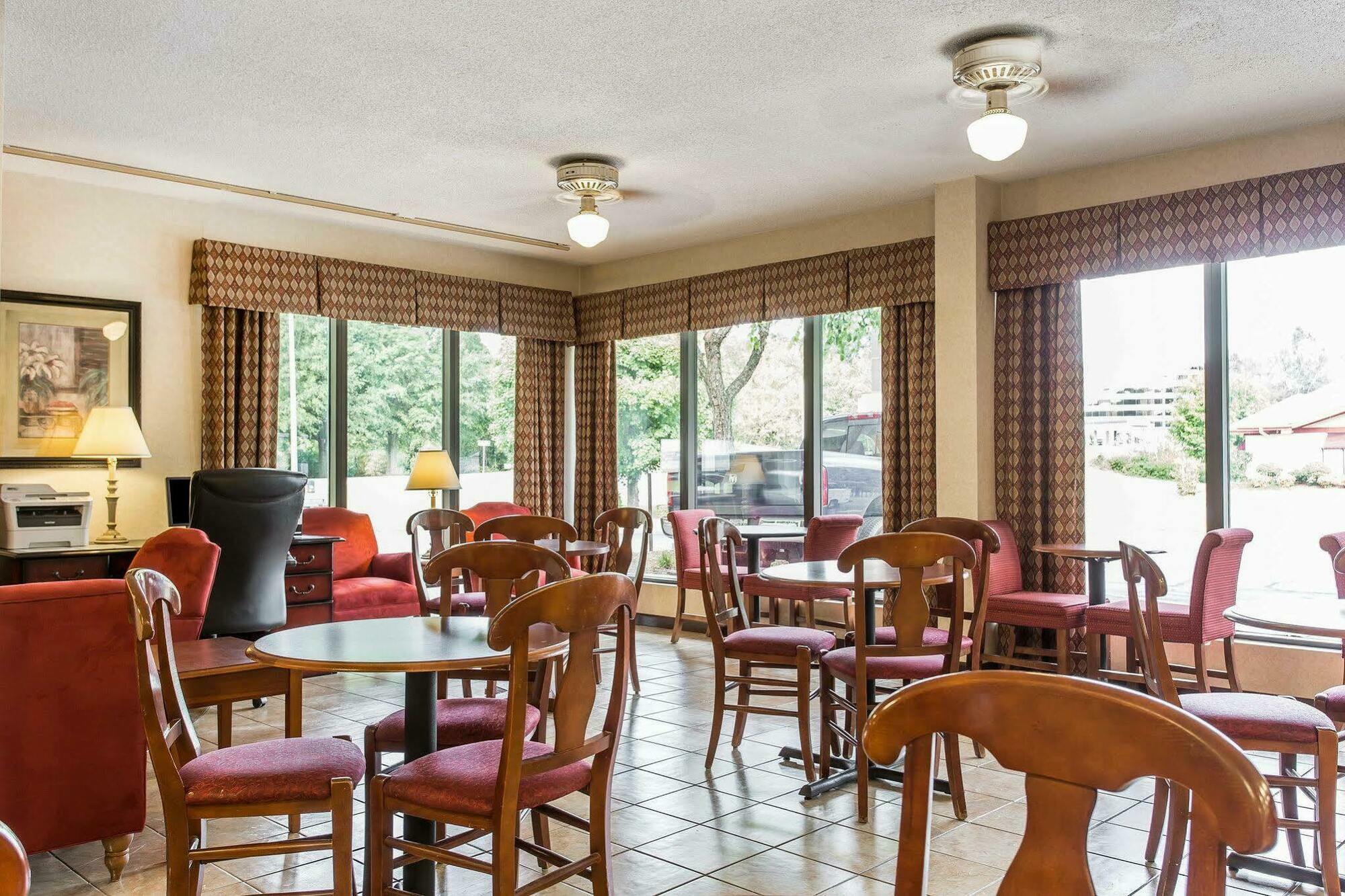Quality Inn University Winston-Salem Zewnętrze zdjęcie