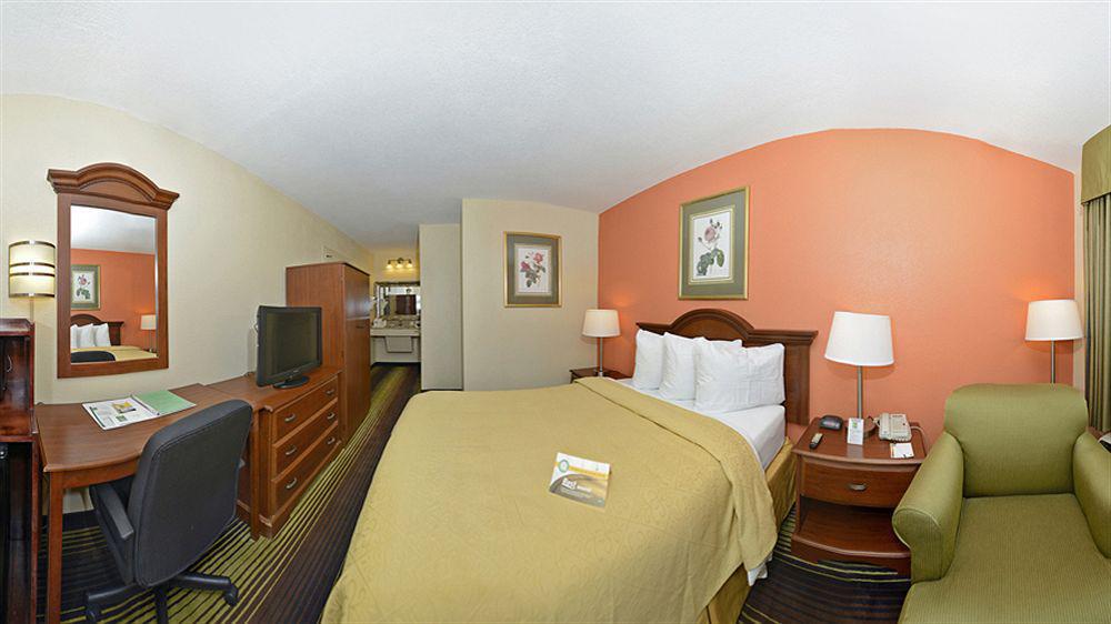 Quality Inn University Winston-Salem Zewnętrze zdjęcie